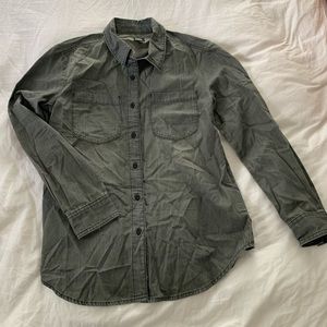 Women’s lee button up top